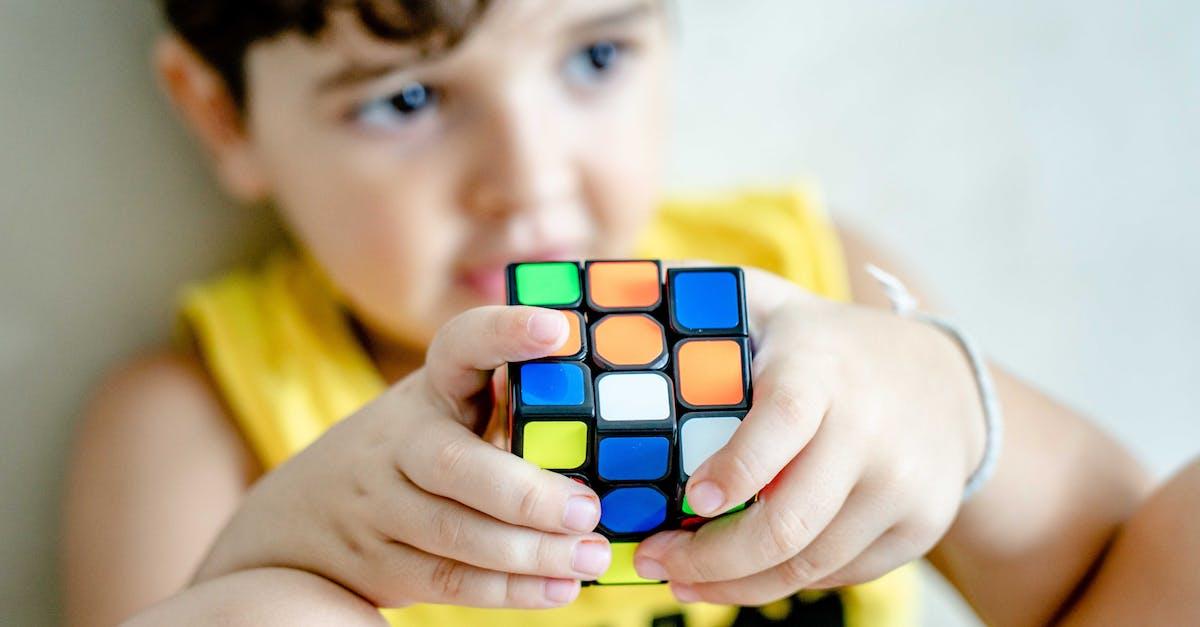 Rubiks Cubes: Hjernetræning og leg i ét